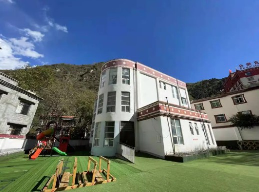 长虹中央空调为四川高寒地区幼儿园捐赠低温供暖设备1