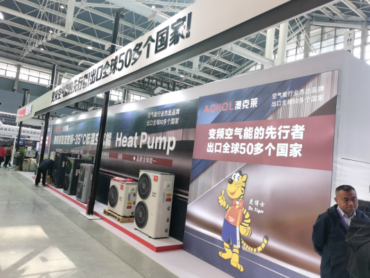 澳克莱新品亮眼，直播互动开启多元展示模式